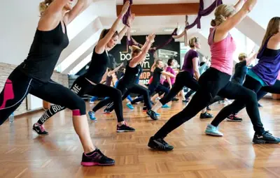 Trening grupowy w dużej sali Boogie Town