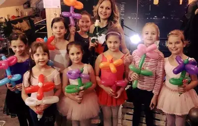 Dzieci po pokazie tanecznym